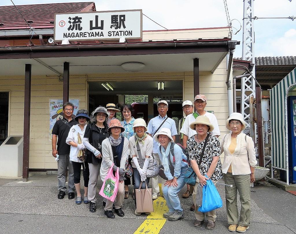 11.) 流山駅前で