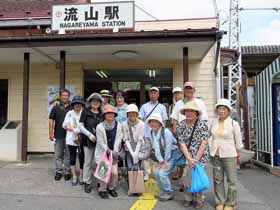 11.) 流山駅前で