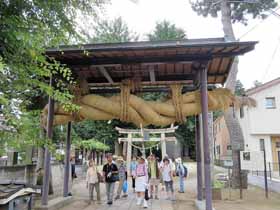 4.) 赤城神社の大しめ縄