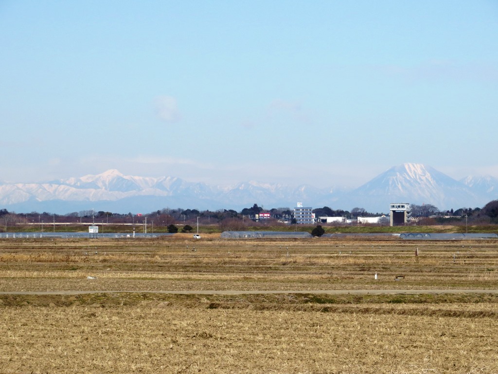 100. 北新田からの日光白根と男体山