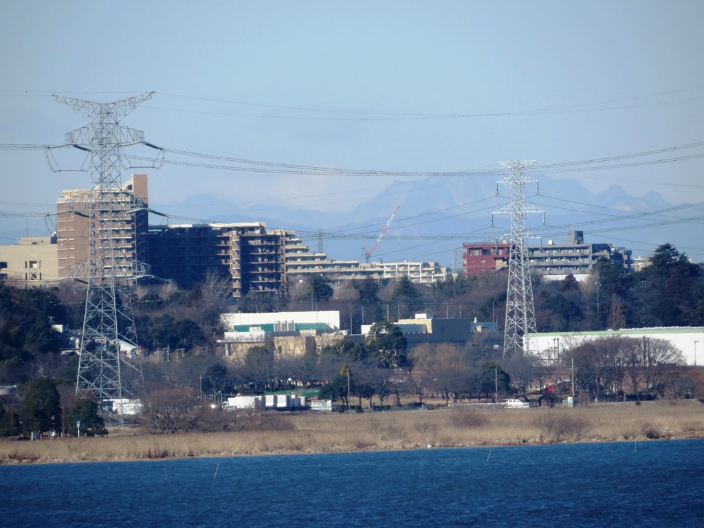 95. 水の館4Fからの秩父・両神山